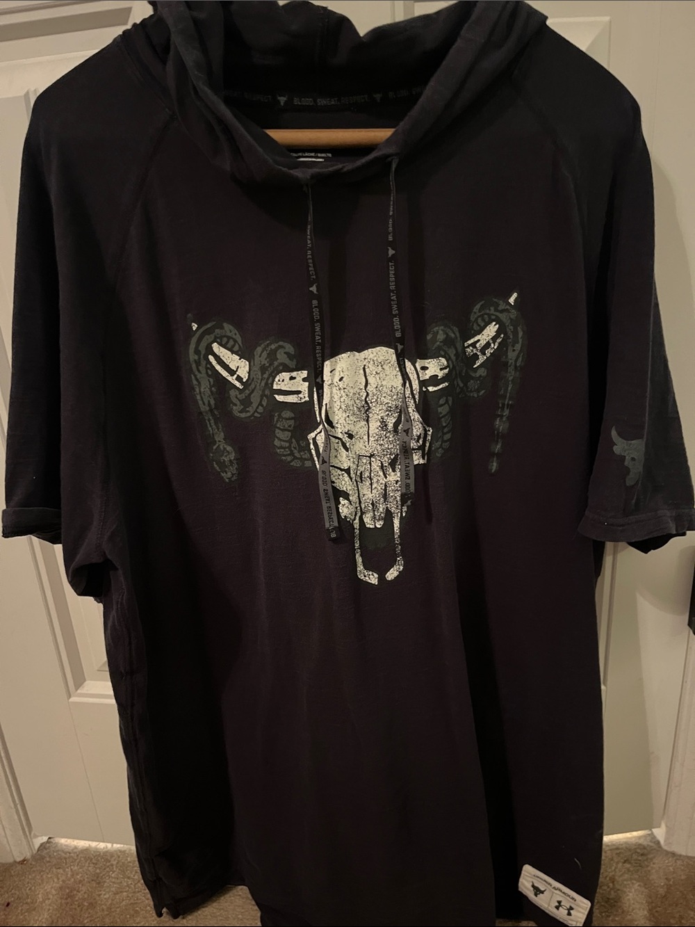 Under Armour Black Short-Sleeve Hooded Tee/Pump Cover